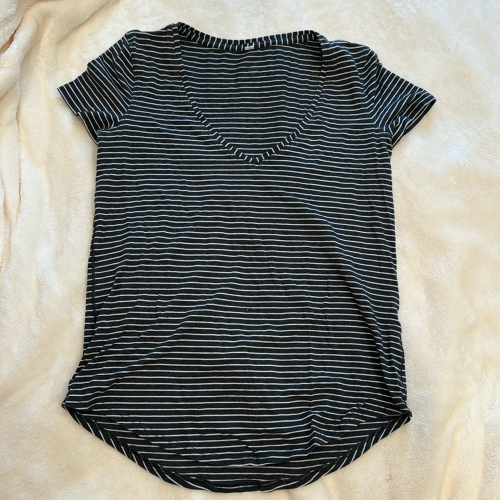 Lululemon V Neck Tshirt
